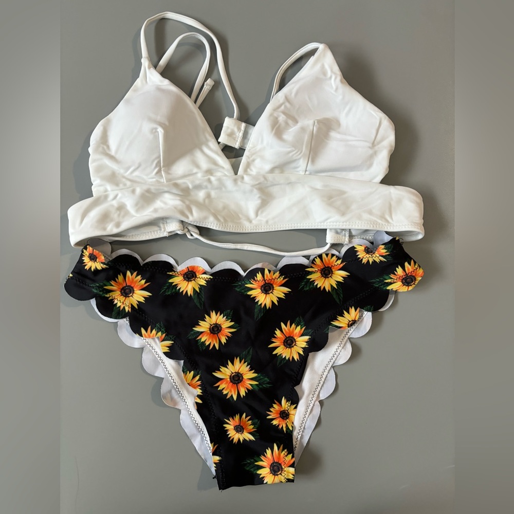 Bikini set with sunflowers